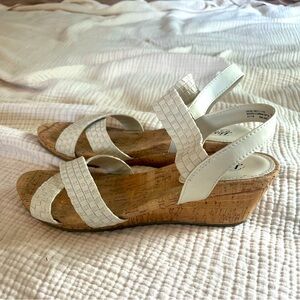 Bass womens wedge shoes size 10